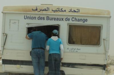 Bureau de change dans une caravane au maghreb